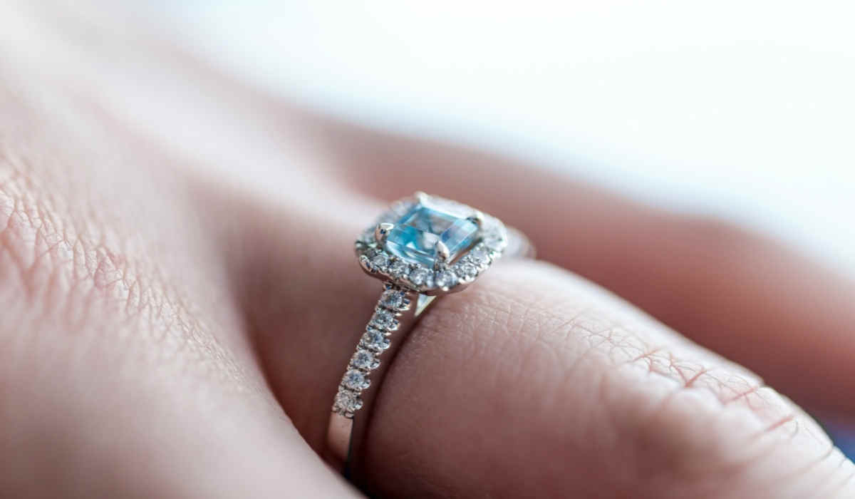 What shape of diamond suits your hand