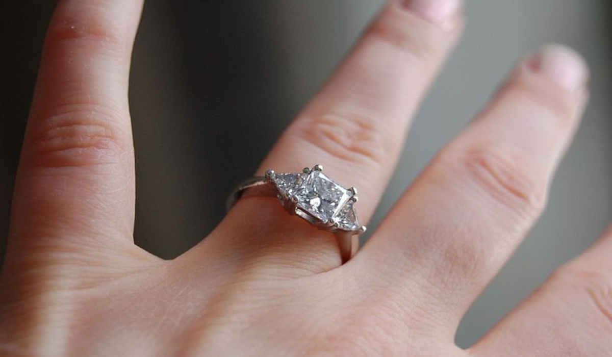 what diamond shape is best for small hands